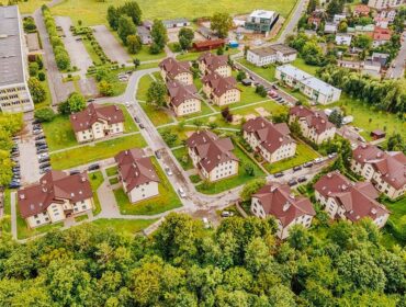 To będzie przysłowiowa kropka nad „i”. Dziurawe drogi na osiedlu Miodowa Jar w Płocku przejdą remont [FOTO]