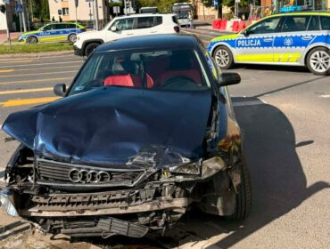 Zderzenie kilku samochodów w centrum Płocka. Dwie osoby ranne w tym policjant [FOTO]