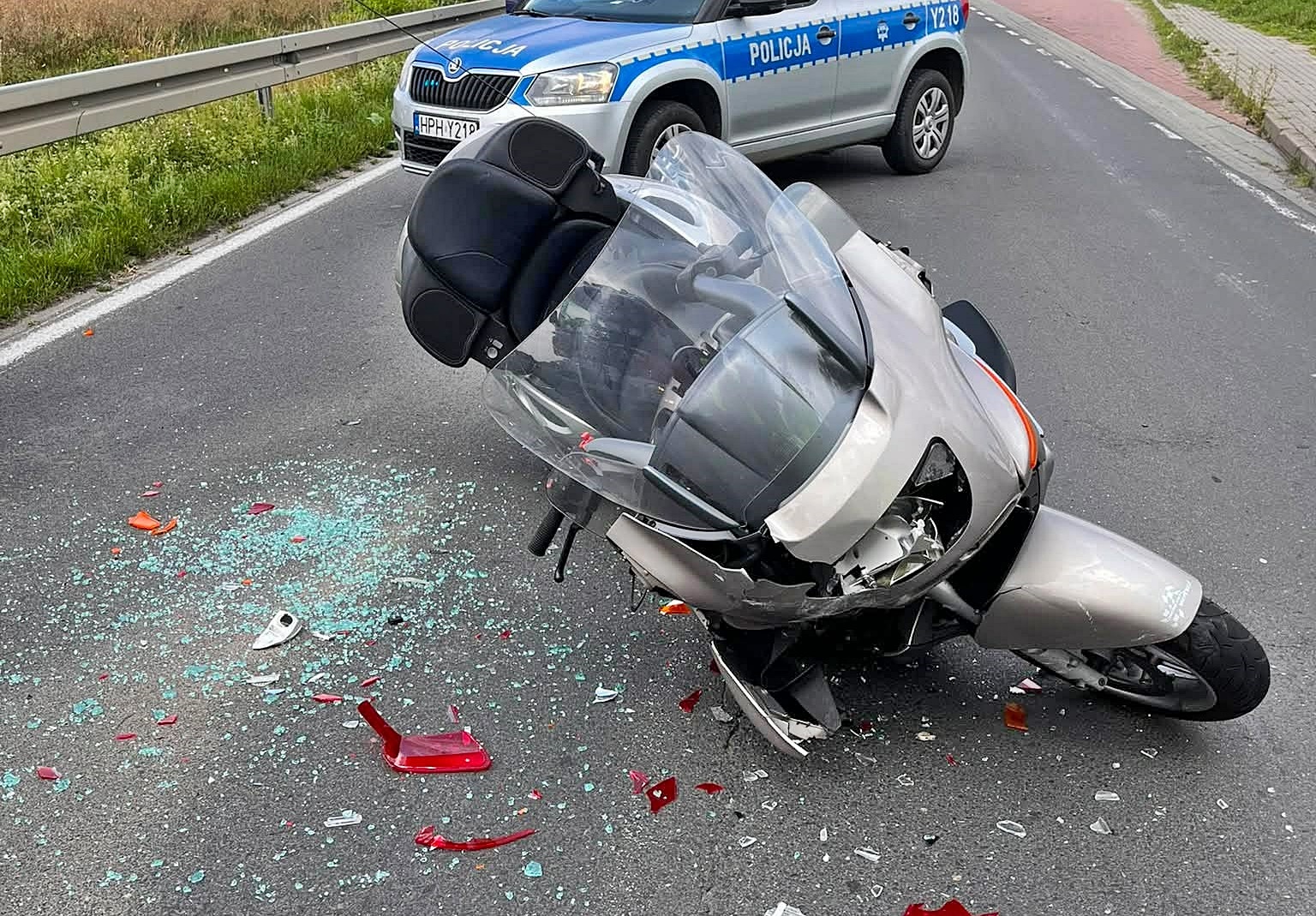 Zderzenie motocykla z osobówką w gm. Bielsk. 51-latek trafił do szpitala. Utrudnienia w ruchu!