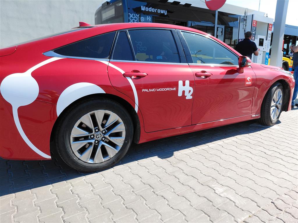 Zatankowane? Można jechać. I tak już 300 razy na stacji tankowania wodorem w Płocku [FOTO]