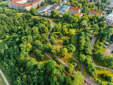 Malowniczy płocki Park Abisynia będzie jeszcze ładniejszy. Alejki zyskają oświetlenie [FOTO]