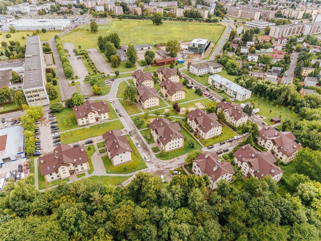 To będzie przysłowiowa kropka nad „i”. Dziurawe drogi na osiedlu Miodowa Jar w Płocku przejdą remont [FOTO]
