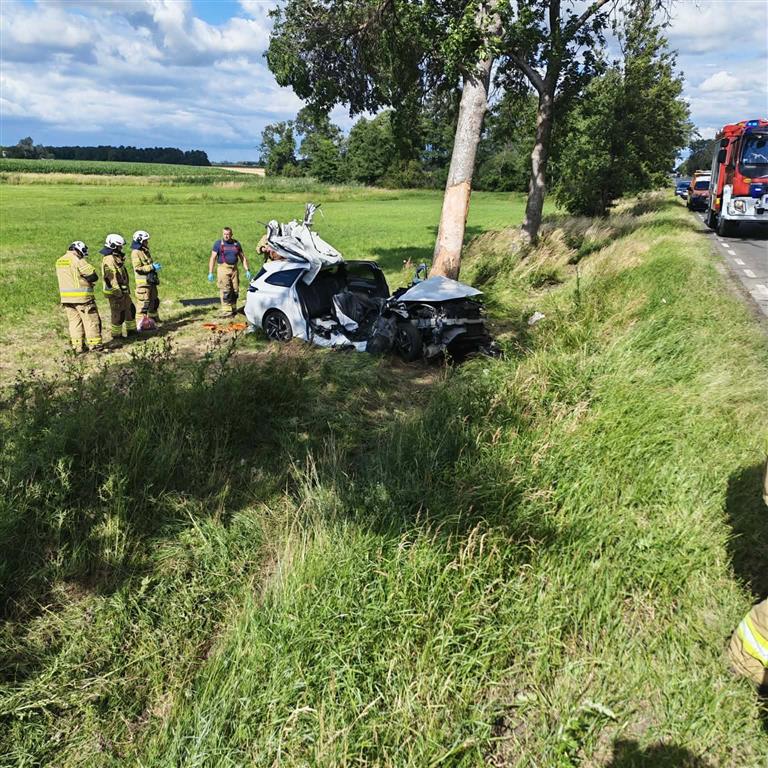 Groźny wypadek w gm. Drobin (pow. płocki). 35-latek w stanie zagrażającym życiu [FOTO]
