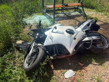 Motocyklista uderzył w przepust i przystanek. Wypadek w gm. Brudzeń Duży. Utrudnienia w ruchu!