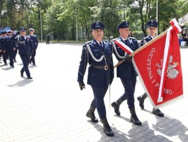Awanse, odznaczenia, medale i… zaskakujący film. Wyjątkowe Święto Policji w Płocku [FILM] [FOTO]
