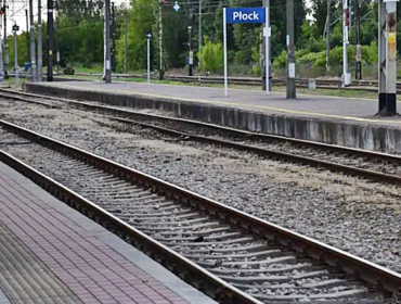 Nastolatek stał przy torach. Przyznał, że nie chce żyć. Interwencja płockich strażników miejskich