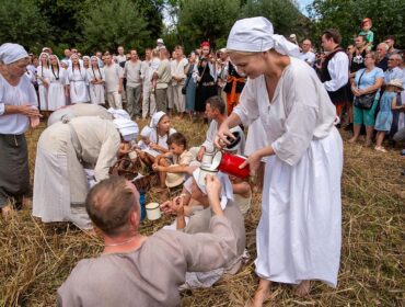 Żniwa w sierpeckim skansenie przez bardzo duże „Ż”. Ponad 7 tys. osób wzięło udział w imprezie [FOTO]