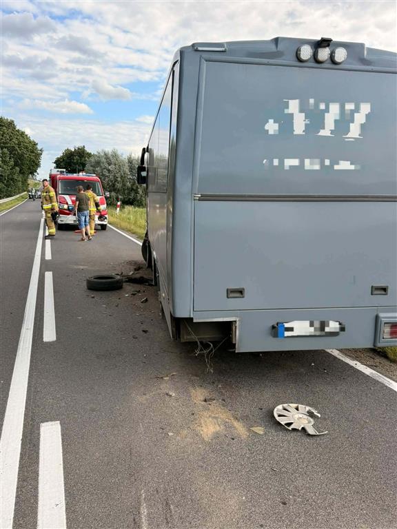 O mały włos od tragedii. Pijany sprawca zdarzenia w gm. Brudzeń Duży zbiegł do lasu [FOTO]