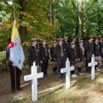 Cześć i chwała obrońcom Płocka. Przy pamiątkowej płycie złożono biało-czerwone wiązanki kwiatów [FOTO]