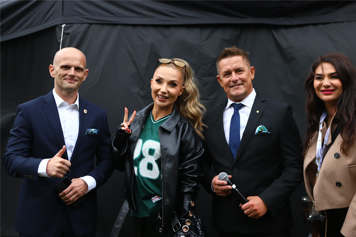 Tłumy zalały teren PGR Koszelew. Istne szaleństwo na koncertach Cleo, Skolima, i nie tylko. Starosta płocki dziękuje… [FOTO]