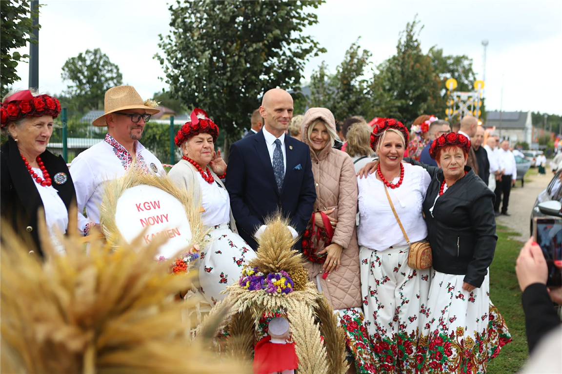W podziękowaniu za każdy dzień ciężkiej pracy… Dożynki Powiatu Płockiego [FOTO]