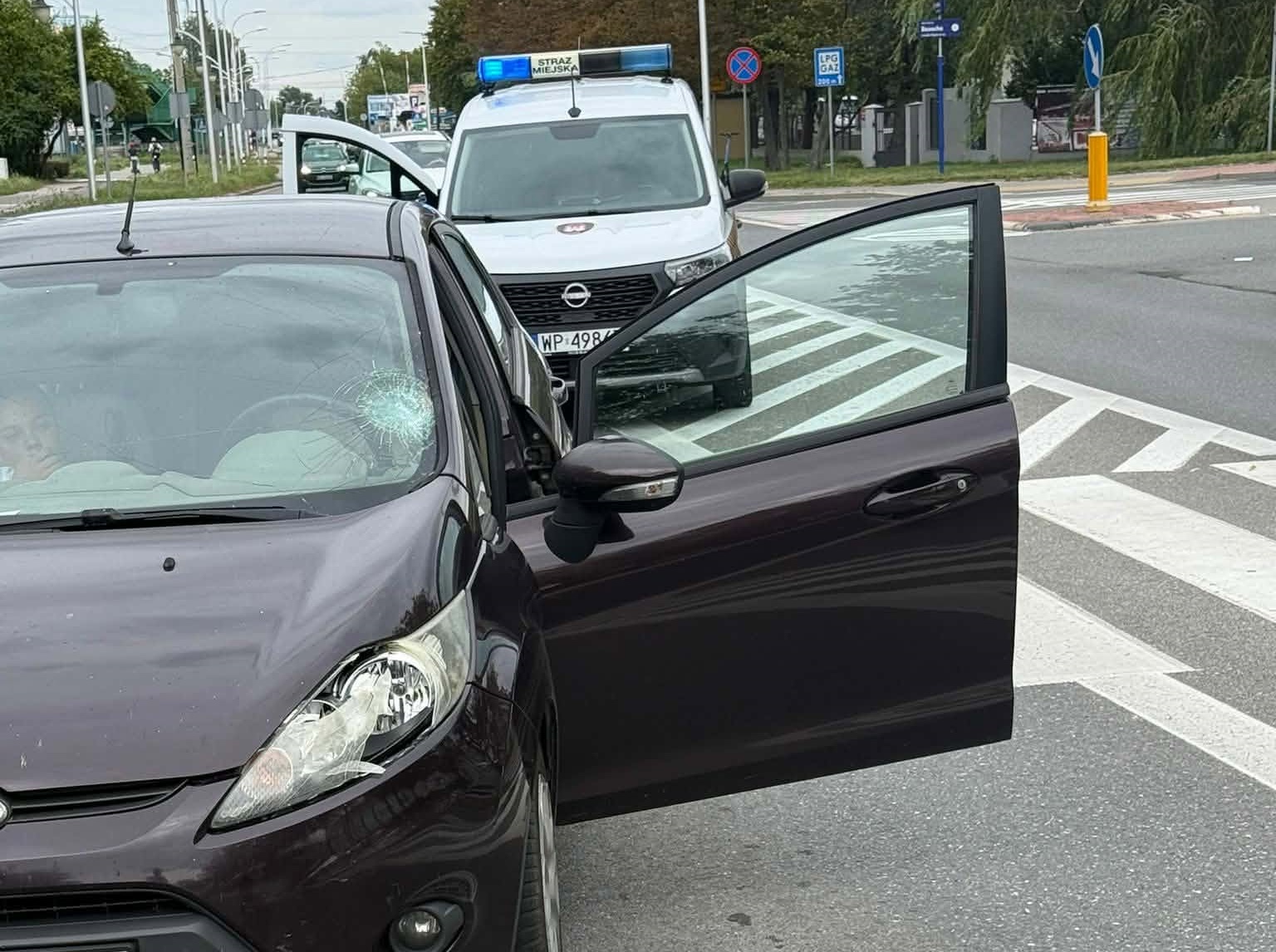 Potrącenie na przejściu dla pieszych w Płocku. Kobieta w stanie zagrażającym życiu trafiła do szpitala