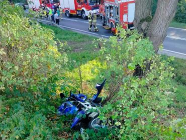 Groźny wypadek w Sikorzu (gm. Brudzeń Duży). Zderzenie samochodu z motocyklem [FOTO]