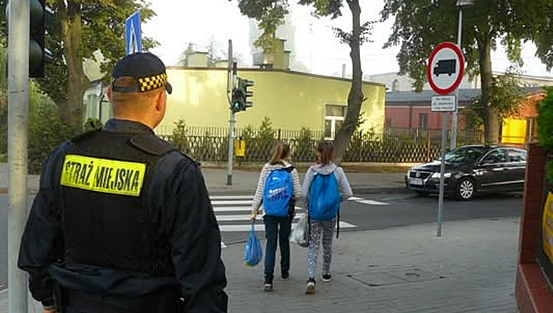 Strażnicy miejscy przy płockich szkołach. istotny apel do rodziców i kierowców!