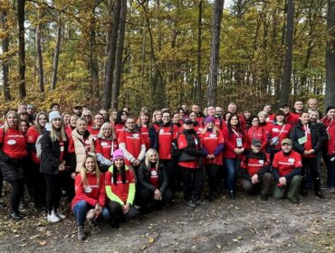 Hektar lasu w osiem godzin. Efekt akcji wolontariuszy Grupy Orlen „Zapuść z nami korzenie” [FOTO]