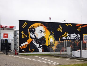 Ważny przekaz na muralu, który powstał w Płocku. Malowidło ścienne znajduje się w bardzo nietypowym miejscu [FOTO]