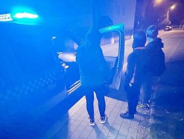 Dwóch 12-latków na jednej hulajnodze. Nocna wyprawa po chipsy zakończyła się interwencją Straży Miejskiej w Płocku
