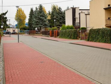 Nowa jakość chodników i jezdni na kolejnych ulicach Płocka. Tym razem na Międzytorzu [FOTO]